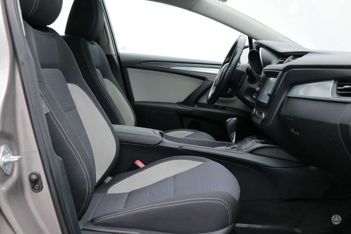 Toyota Avensis - 9