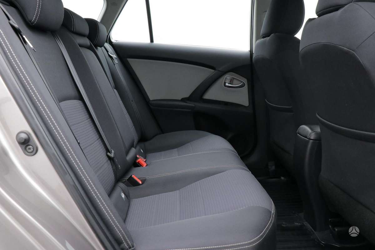 Toyota Avensis - 10