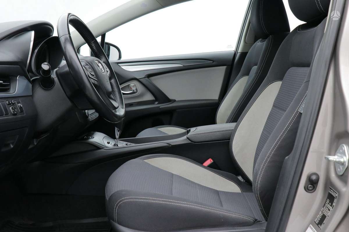 Toyota Avensis - 12
