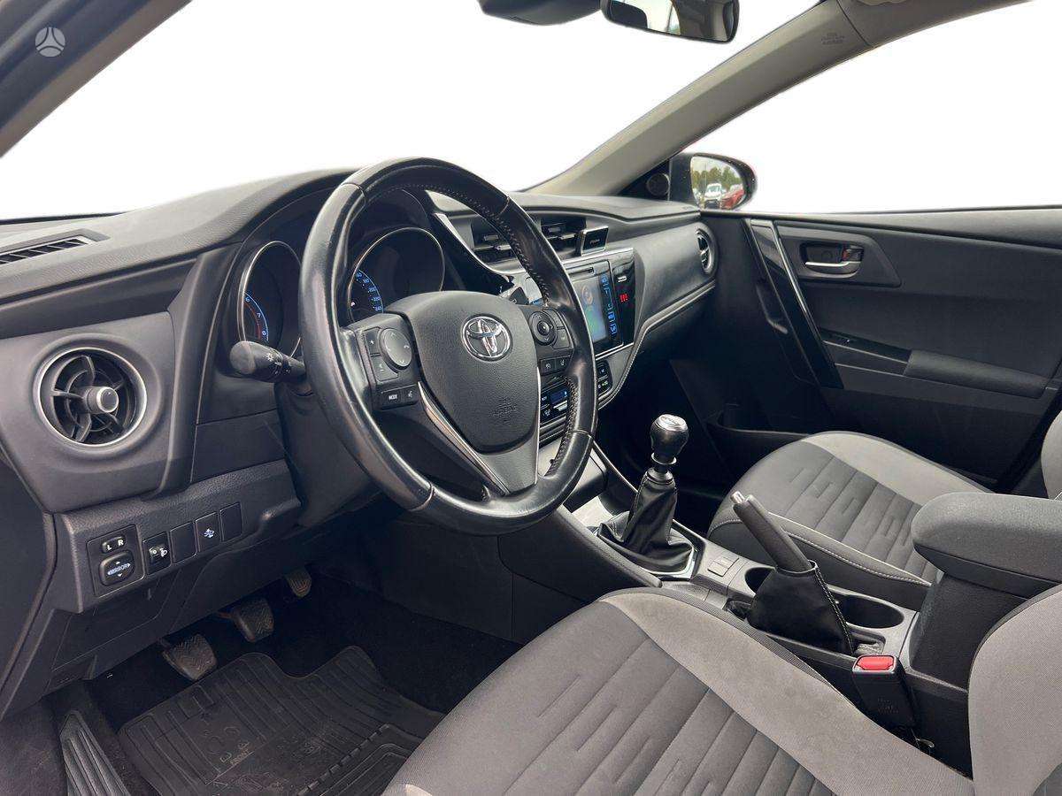 Toyota Auris - 11