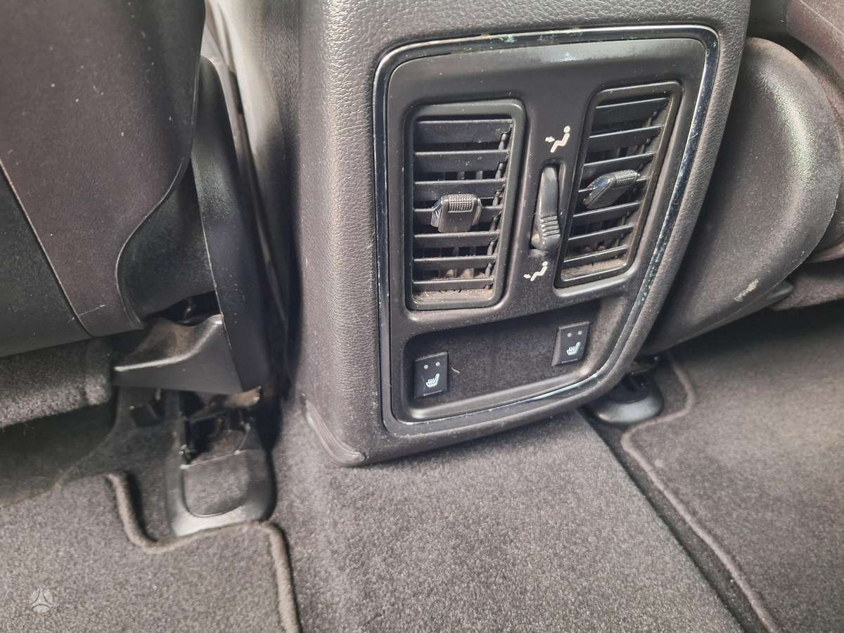 Jeep Grand Cherokee - 8