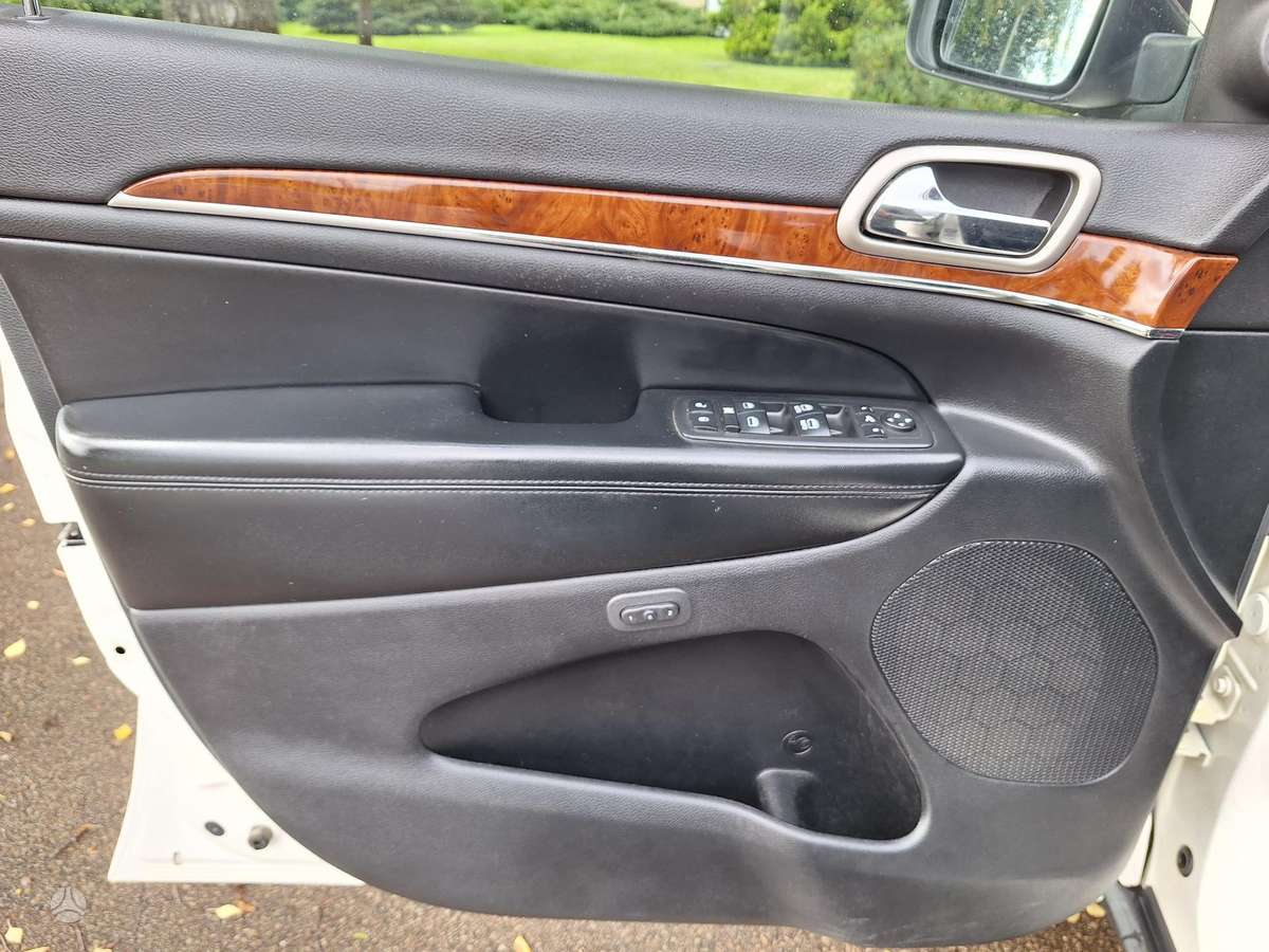 Jeep Grand Cherokee - 9