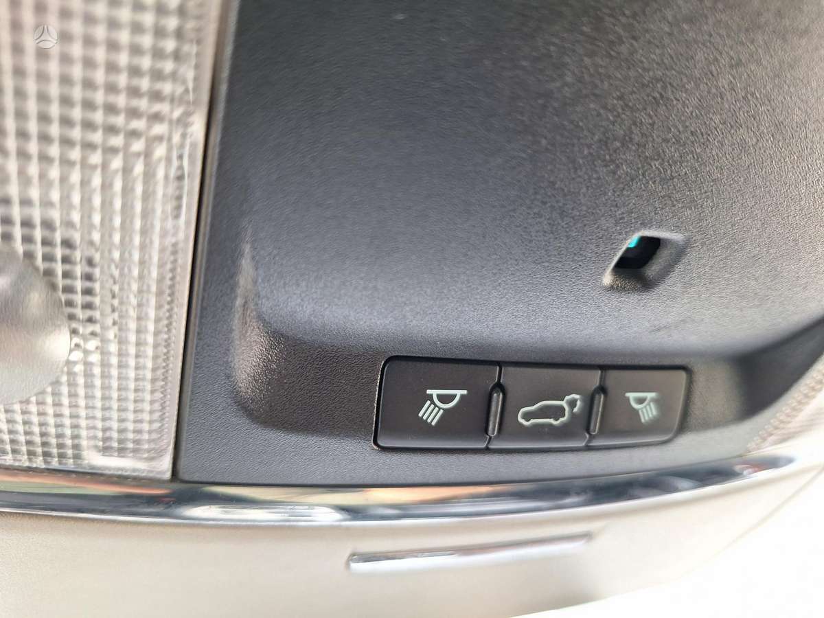 Jeep Grand Cherokee - 12