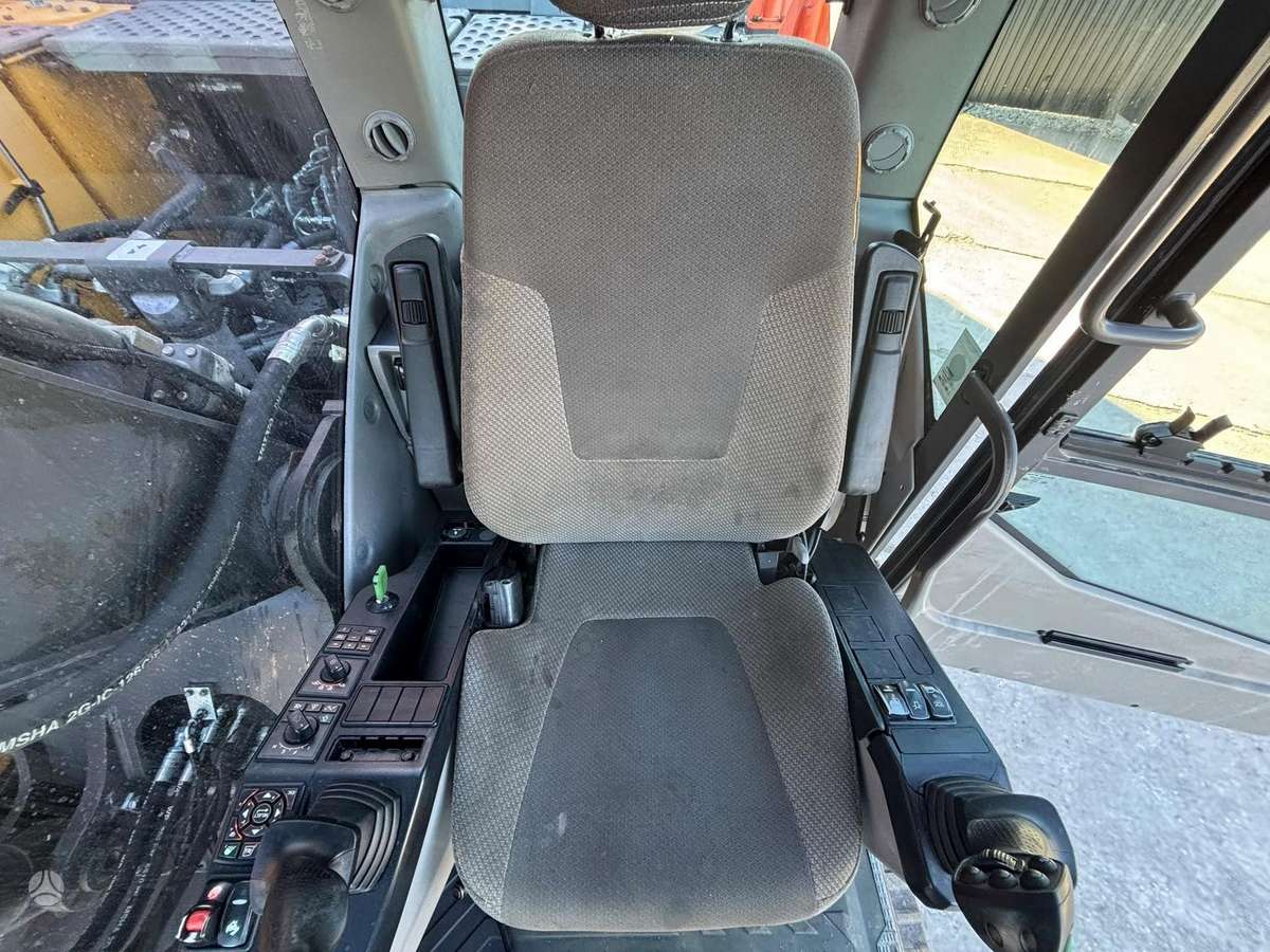 Volvo EC 220 EL, ekskavatori