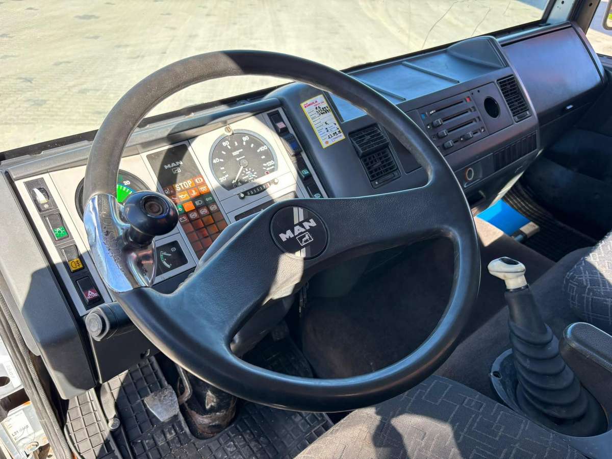 MAN 8.223 4x2, с краном
