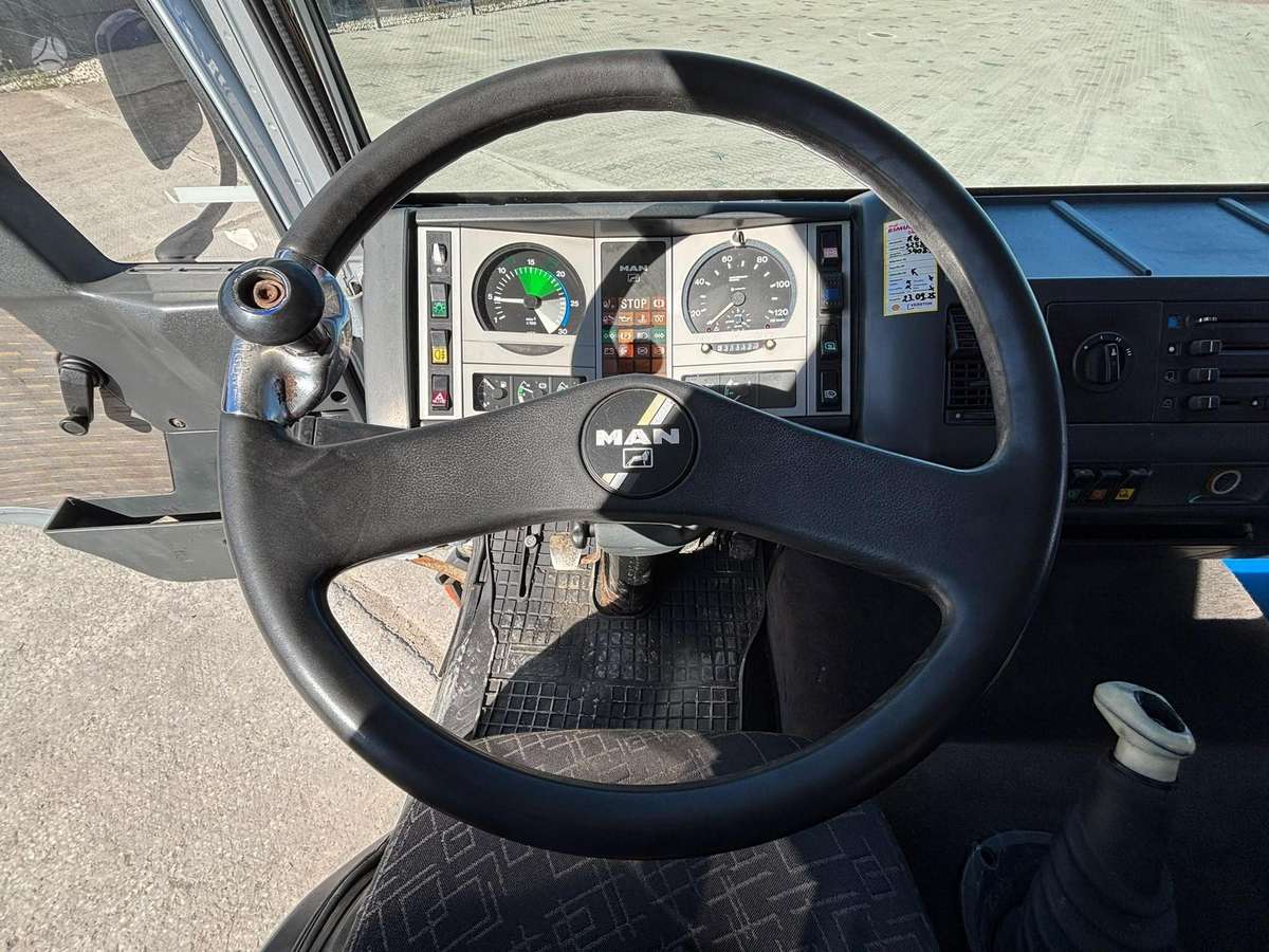 MAN 8.223 4x2, su kranu