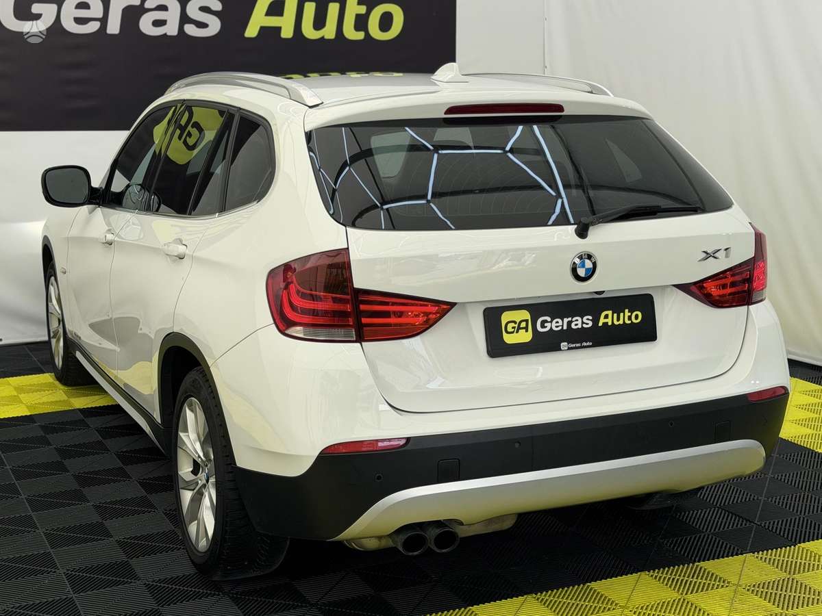 BMW X1, 2.0 l., off-road / crossover