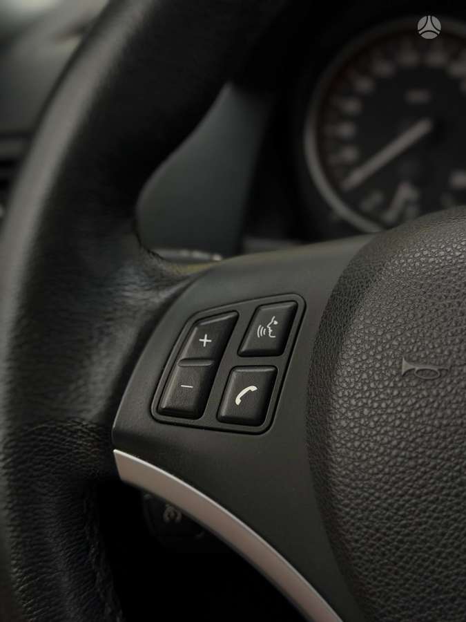 BMW X1, 2.0 l., off-road / crossover