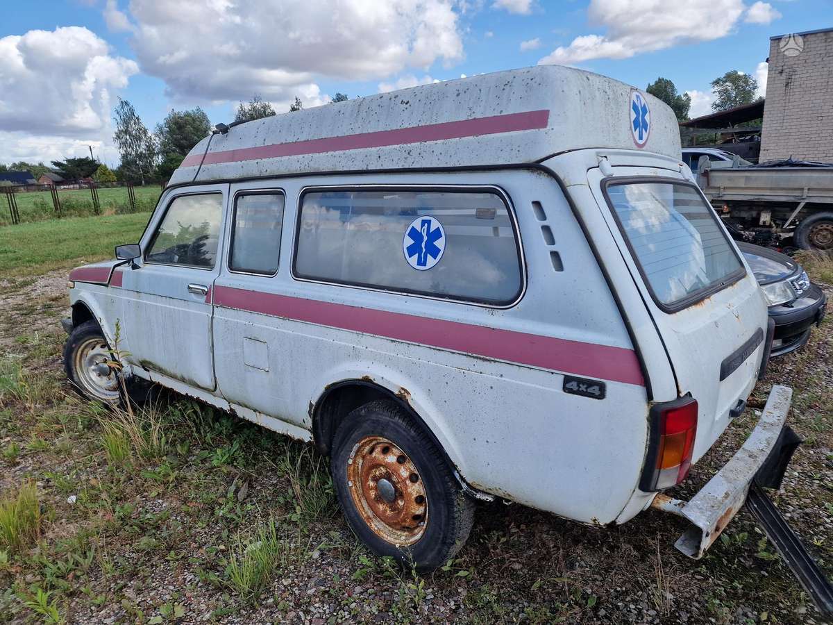 Lada Niva dalimis