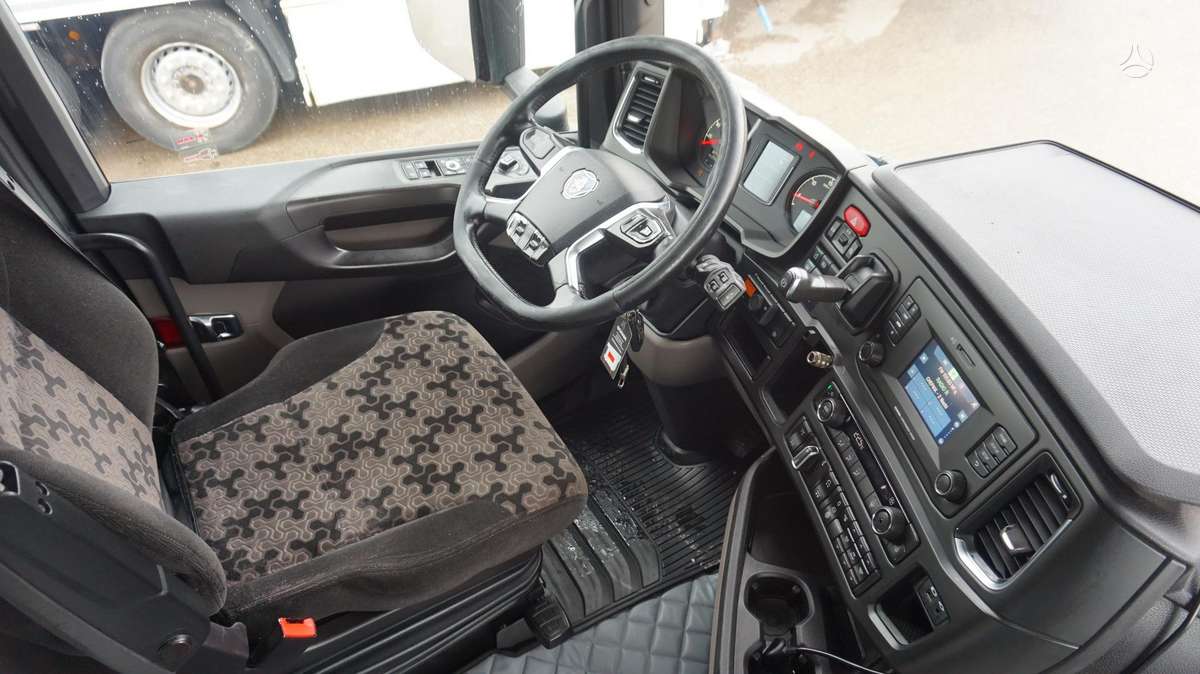 Scania S450 Retarder, бортовые с шторами