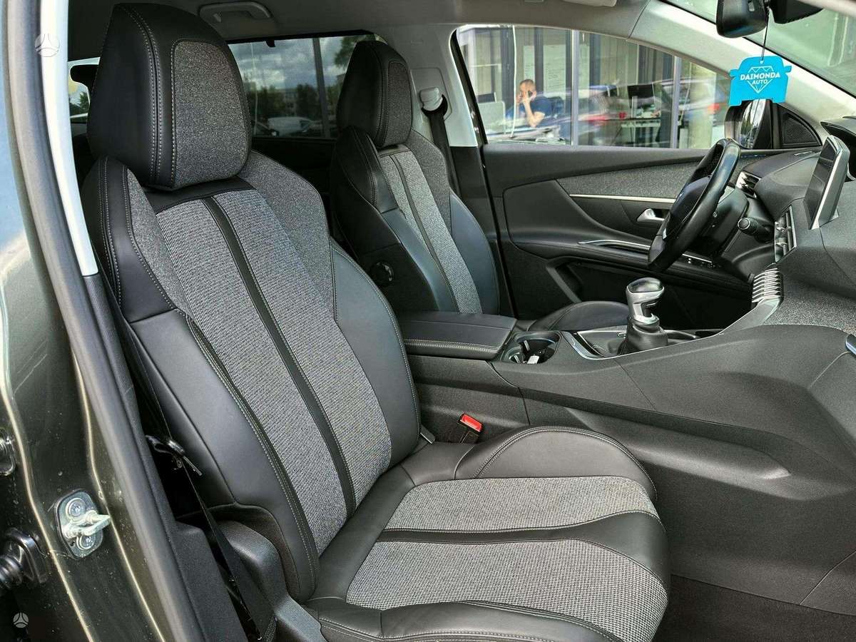 Peugeot 5008 - 8