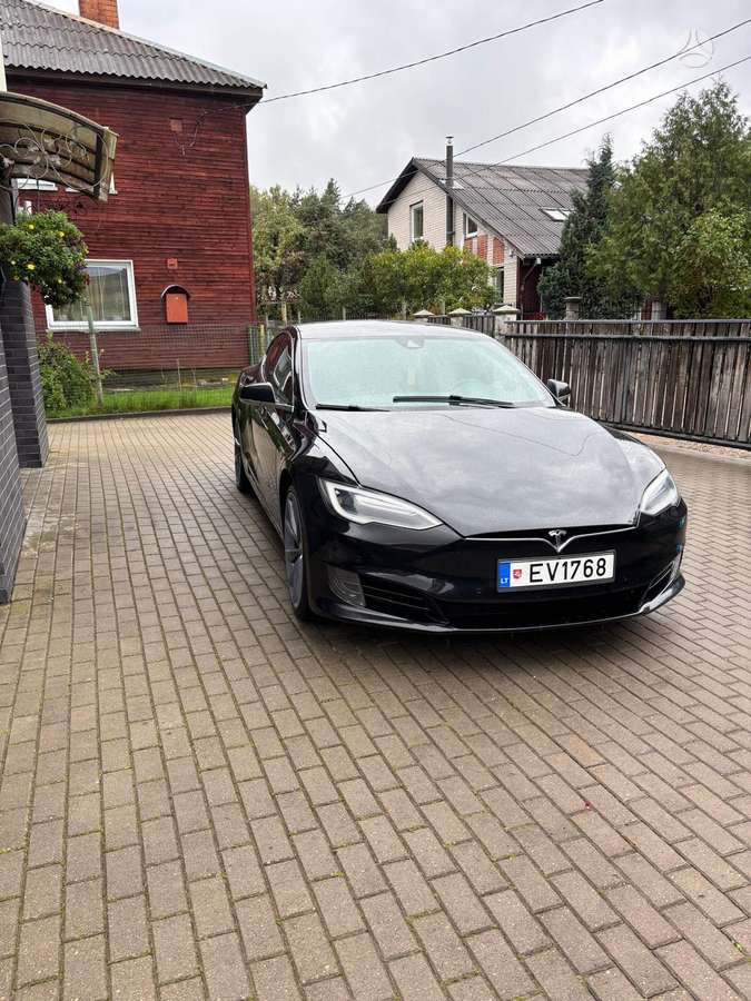 Tesla Model S - 5