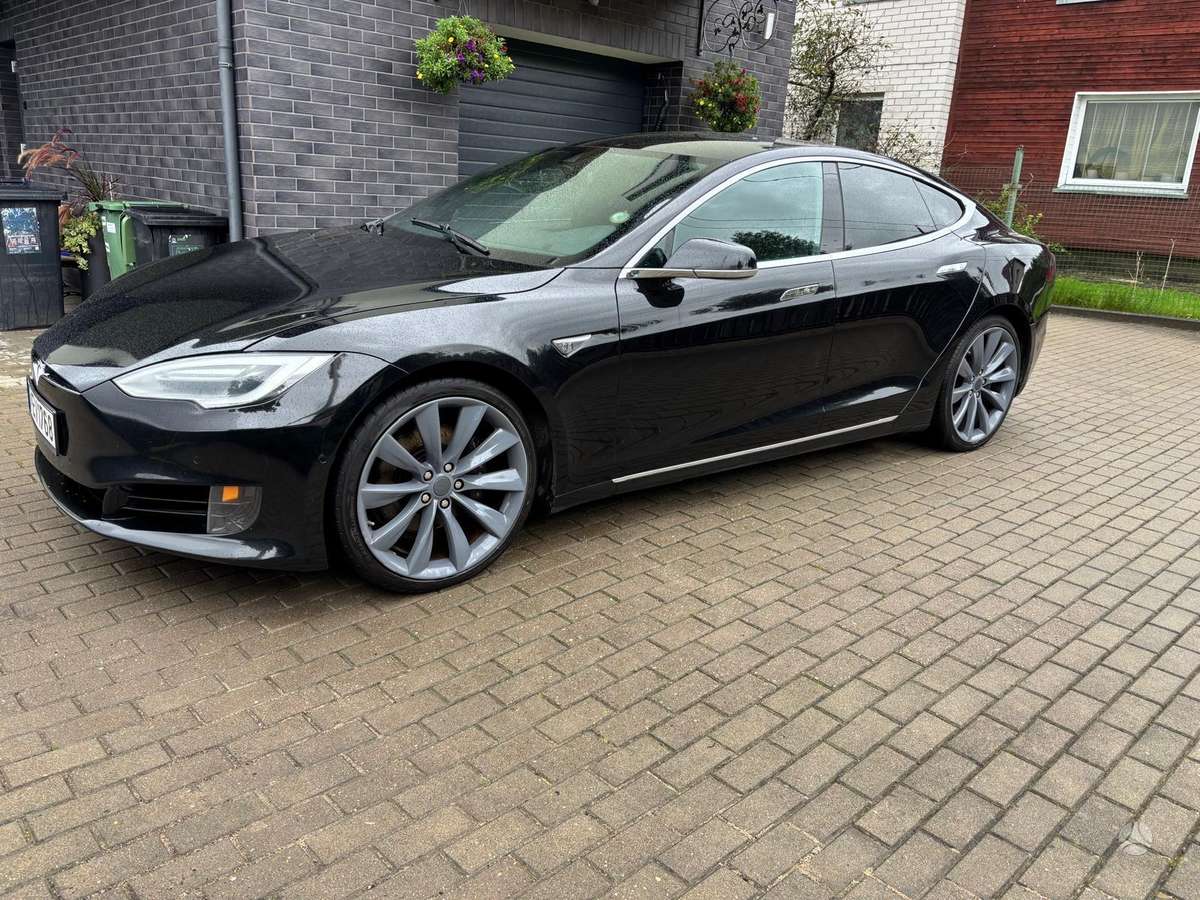 Tesla Model S - 2