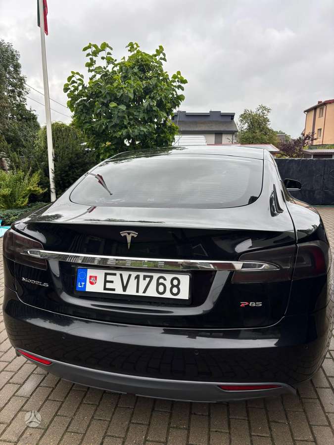 Tesla Model S - 11