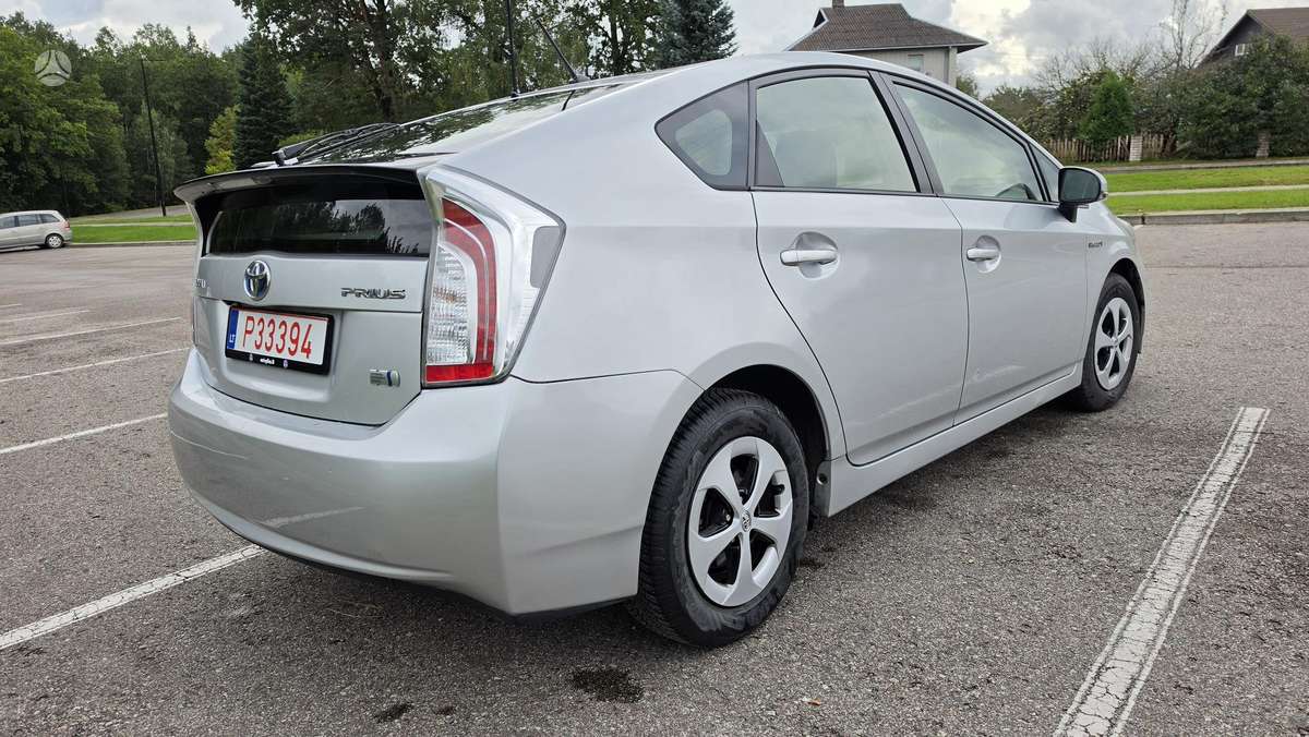Toyota Prius - 4