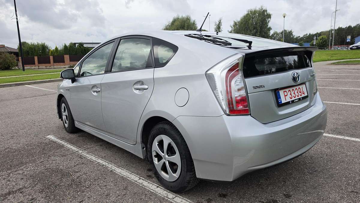 Toyota Prius - 5