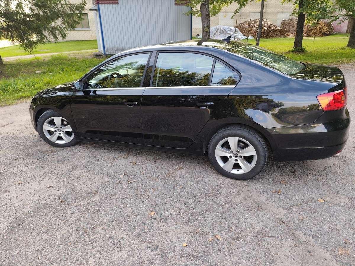 Volkswagen Jetta - 2