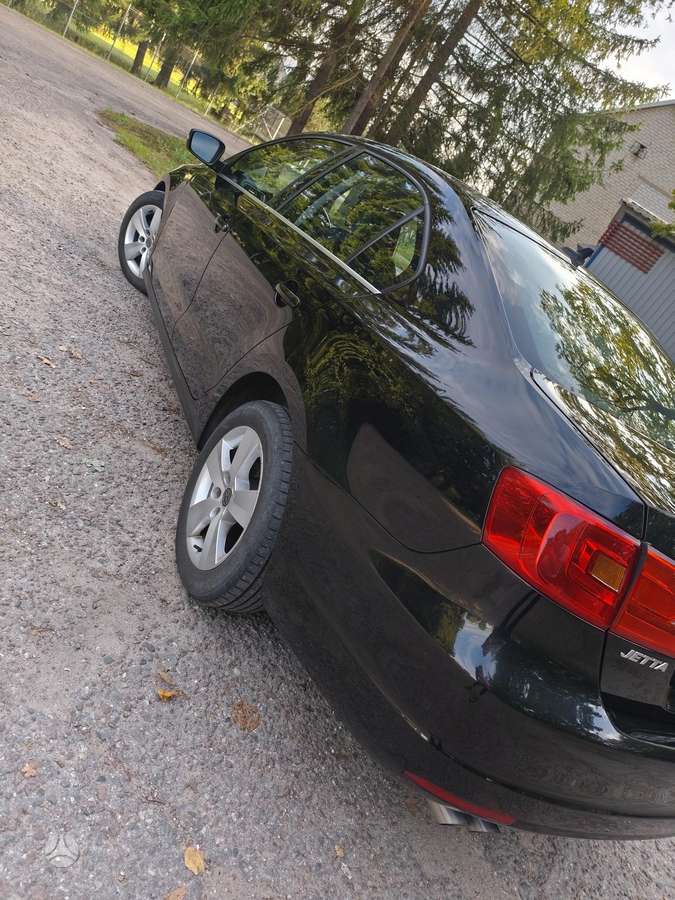 Volkswagen Jetta - 3