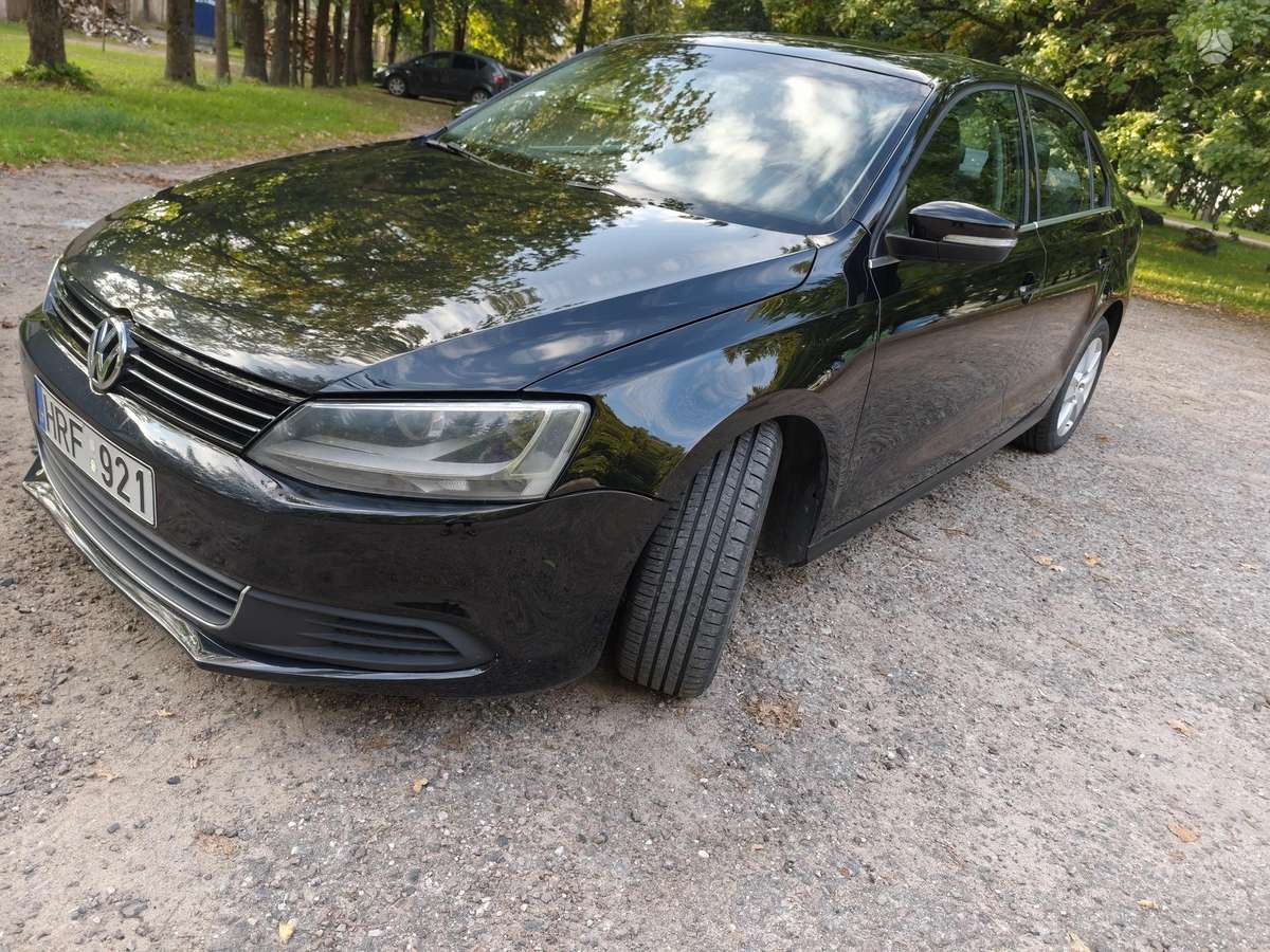 Volkswagen Jetta - 1