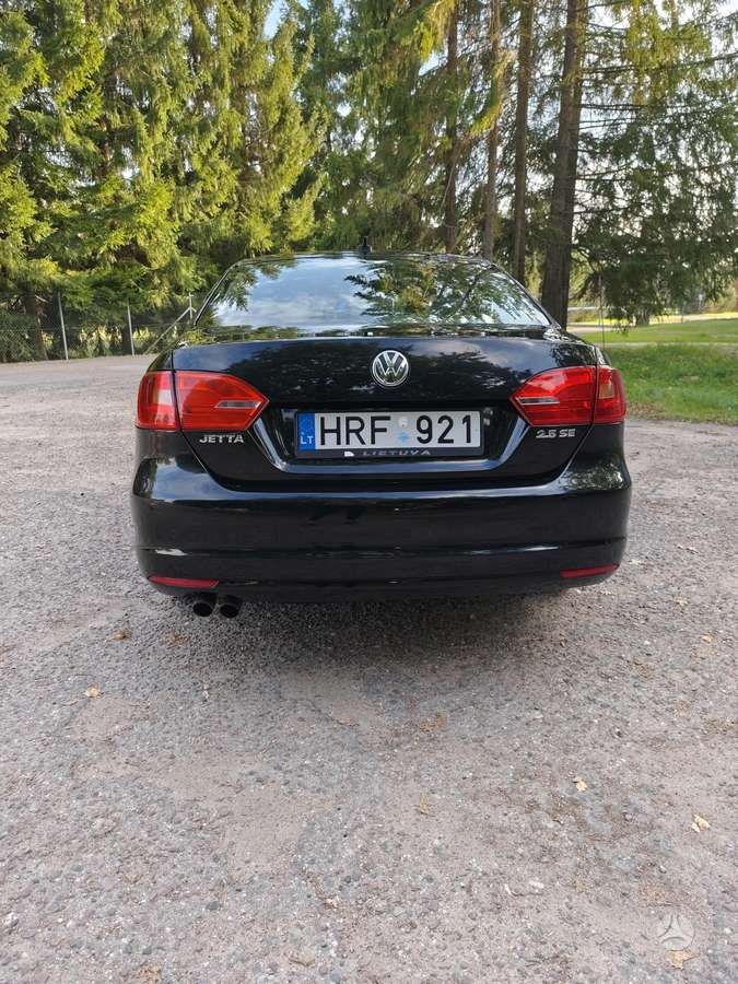 Volkswagen Jetta - 4