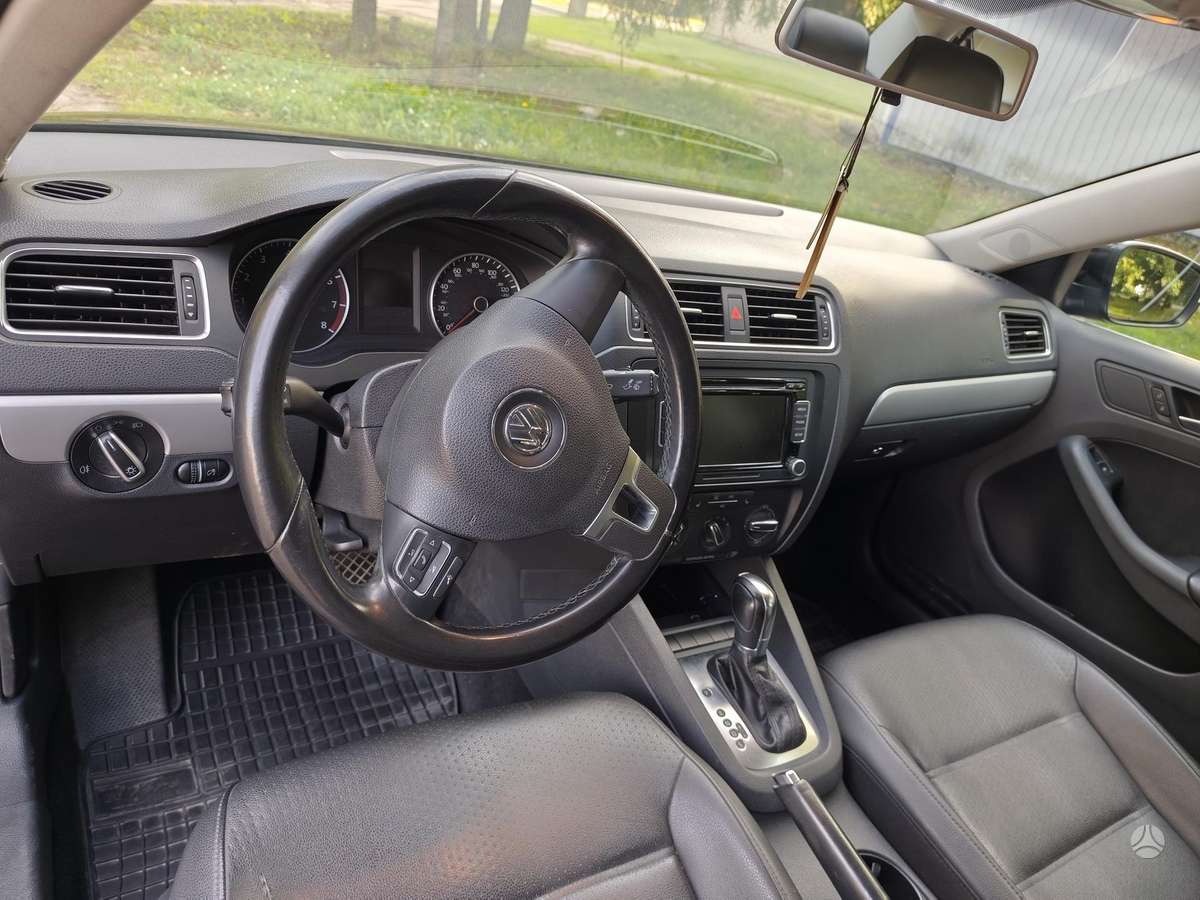 Volkswagen Jetta - 8