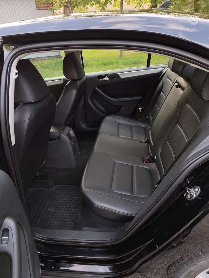 Volkswagen Jetta - 11