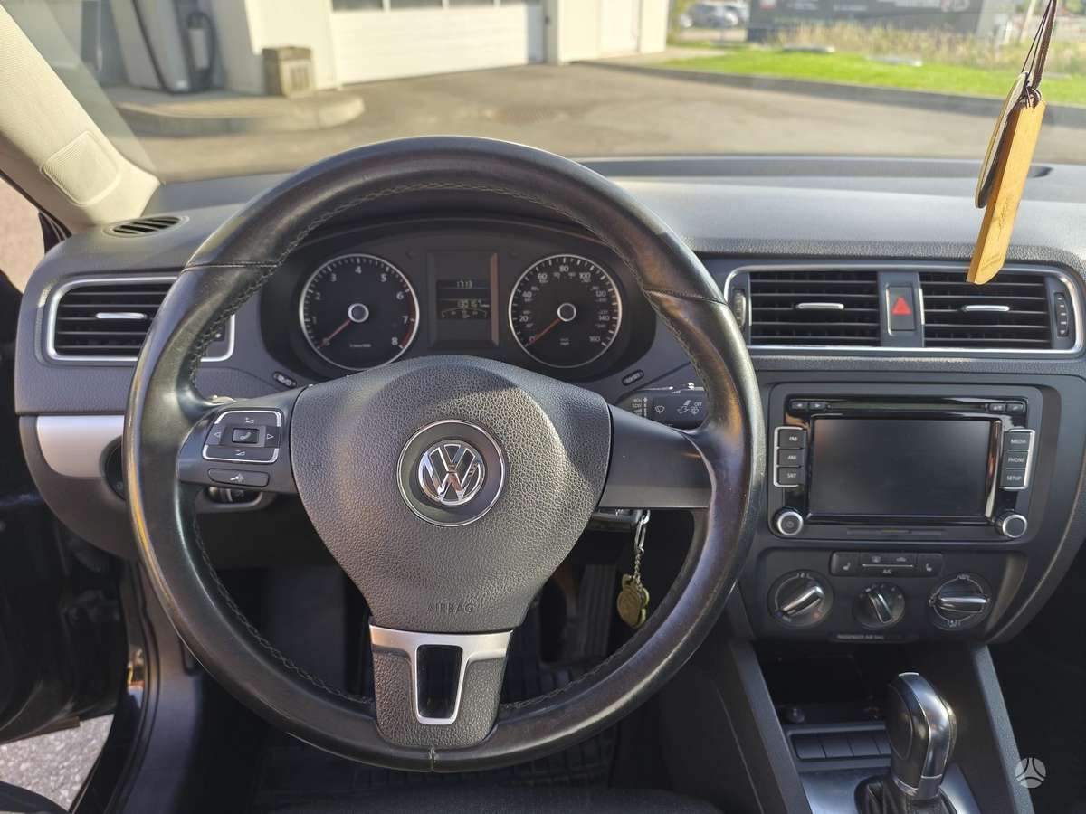 Volkswagen Jetta - 12