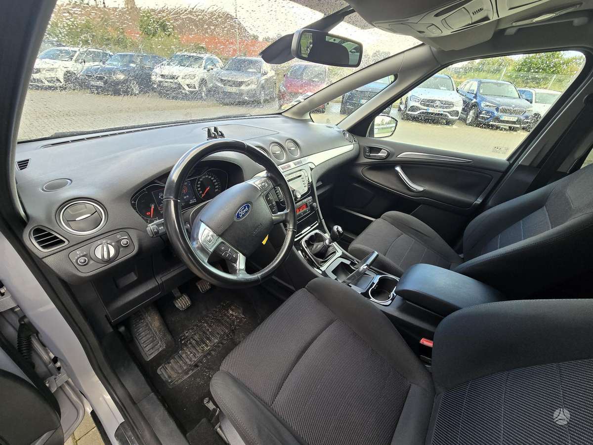 Ford S-MAX - 9