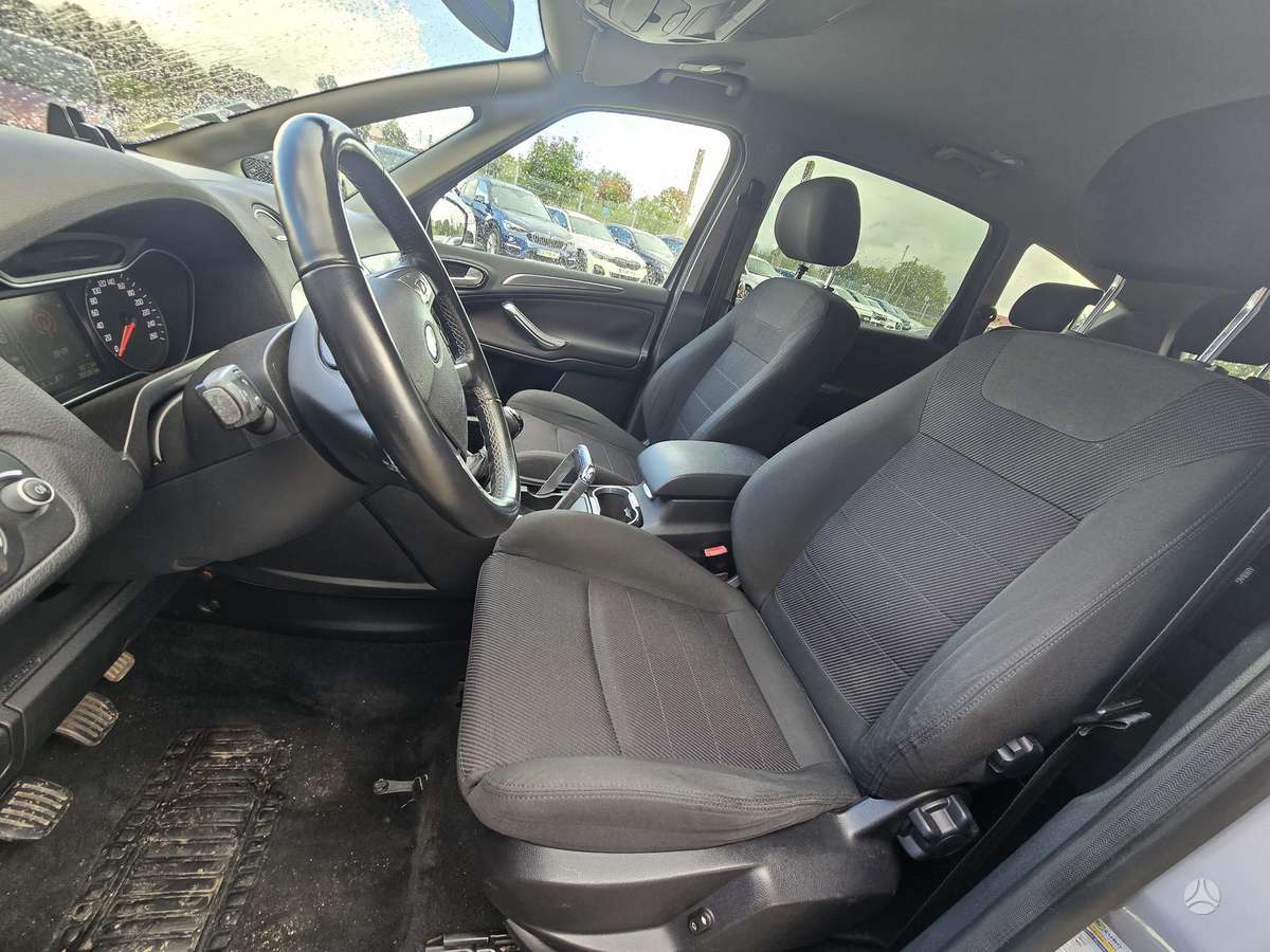 Ford S-MAX - 11