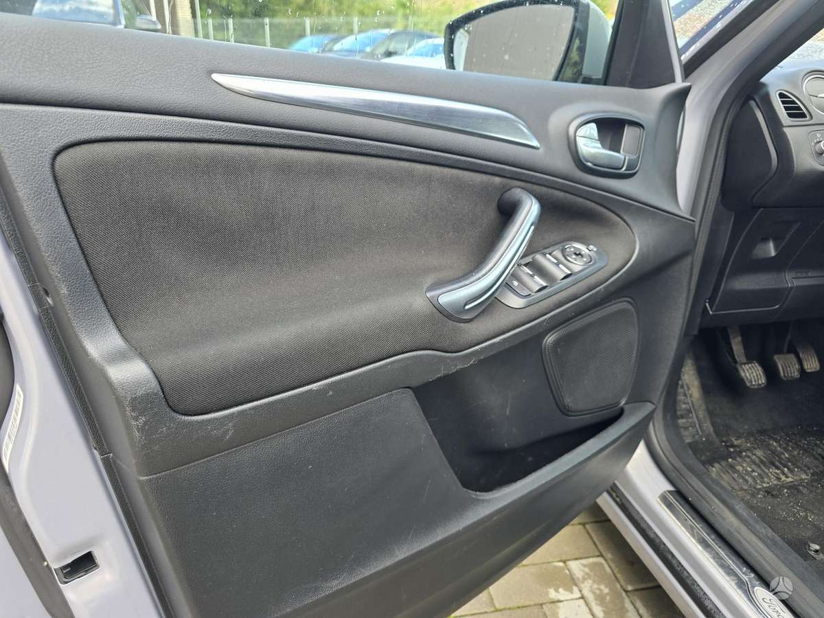 Ford S-MAX - 12