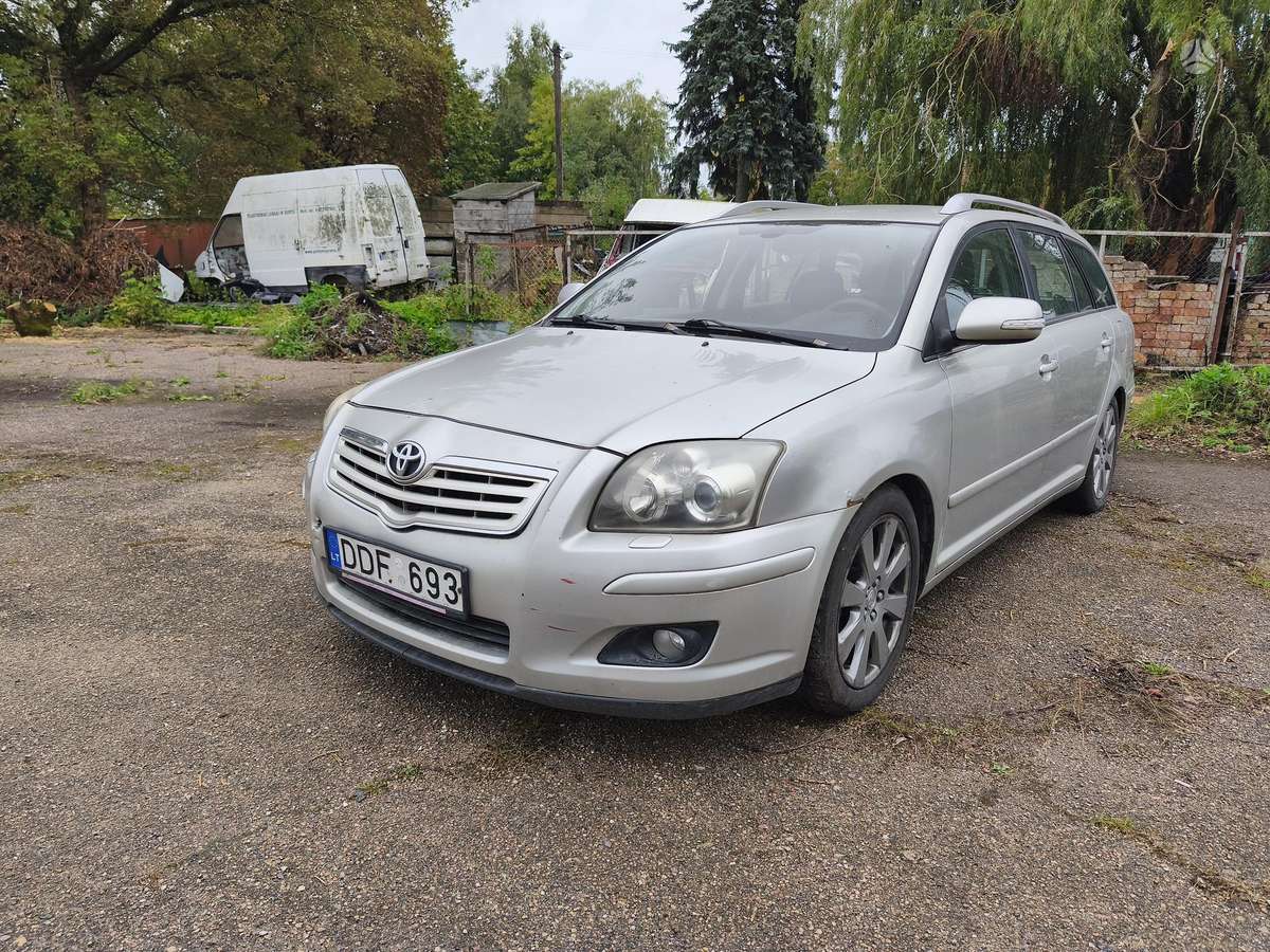 Toyota Avensis - 1