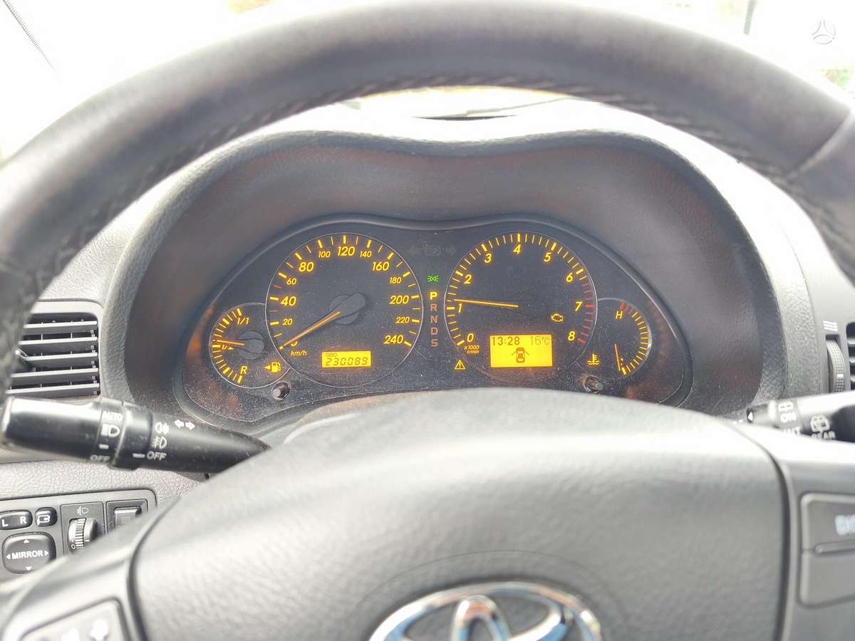Toyota Avensis - 8