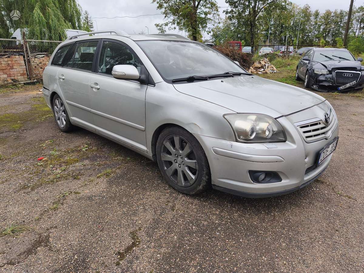 Toyota Avensis - 2