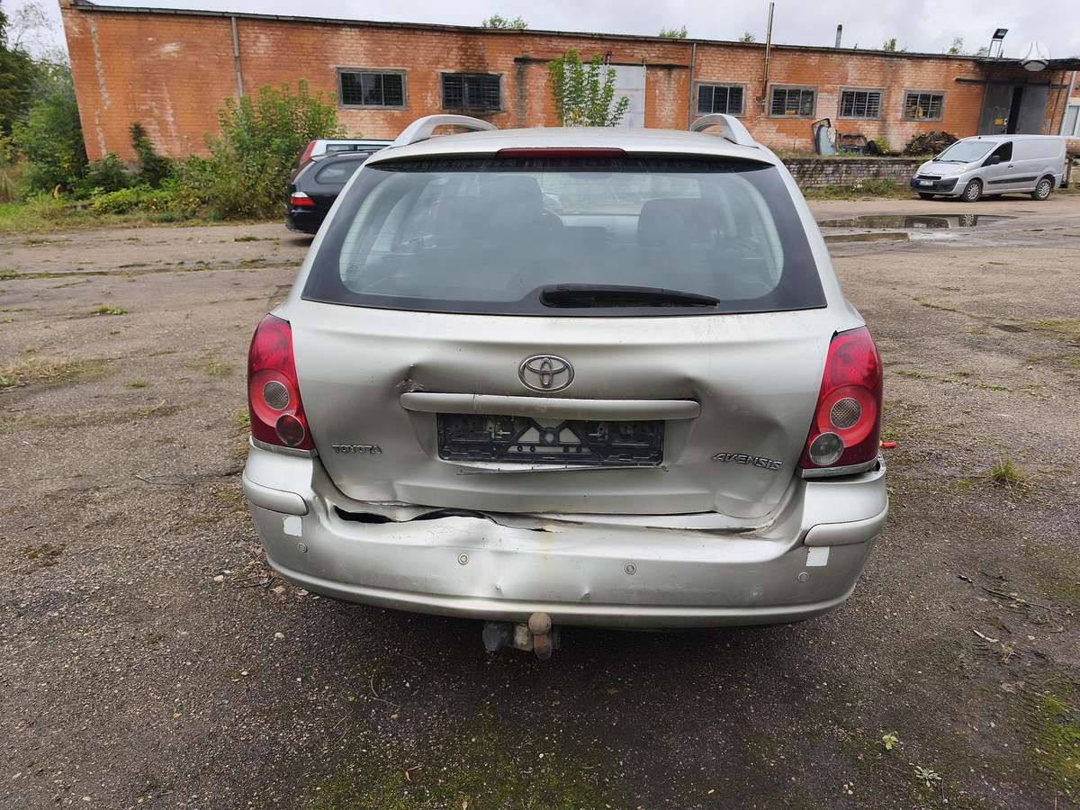 Toyota Avensis - 4
