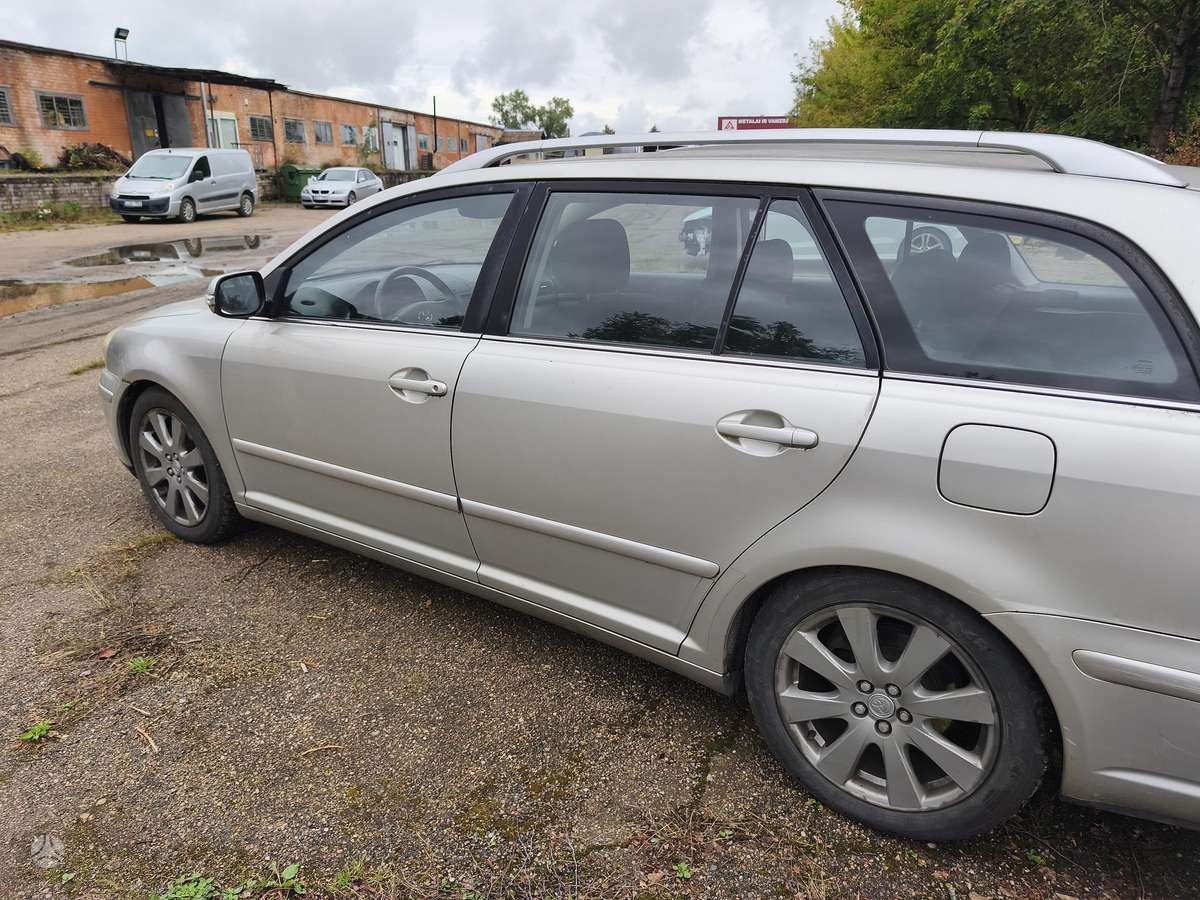 Toyota Avensis - 5