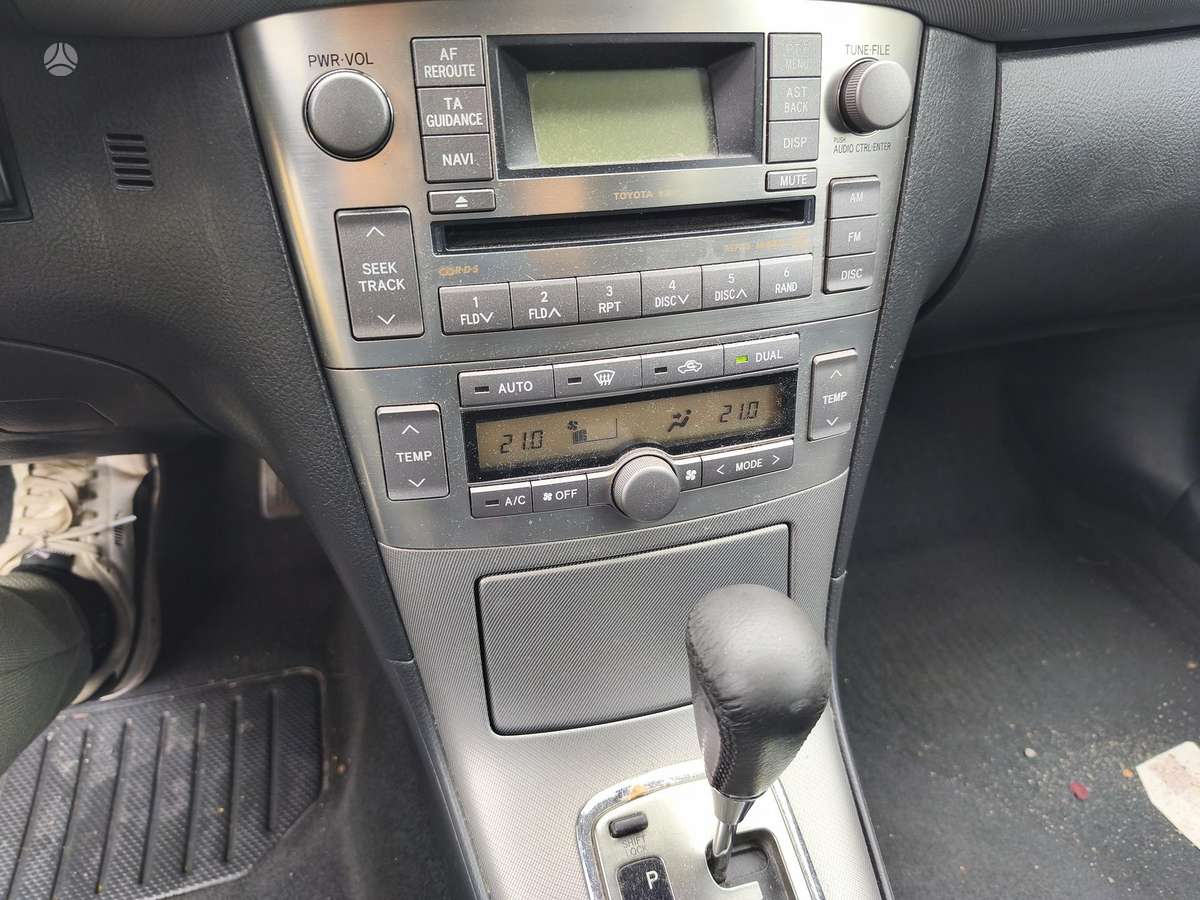 Toyota Avensis - 6
