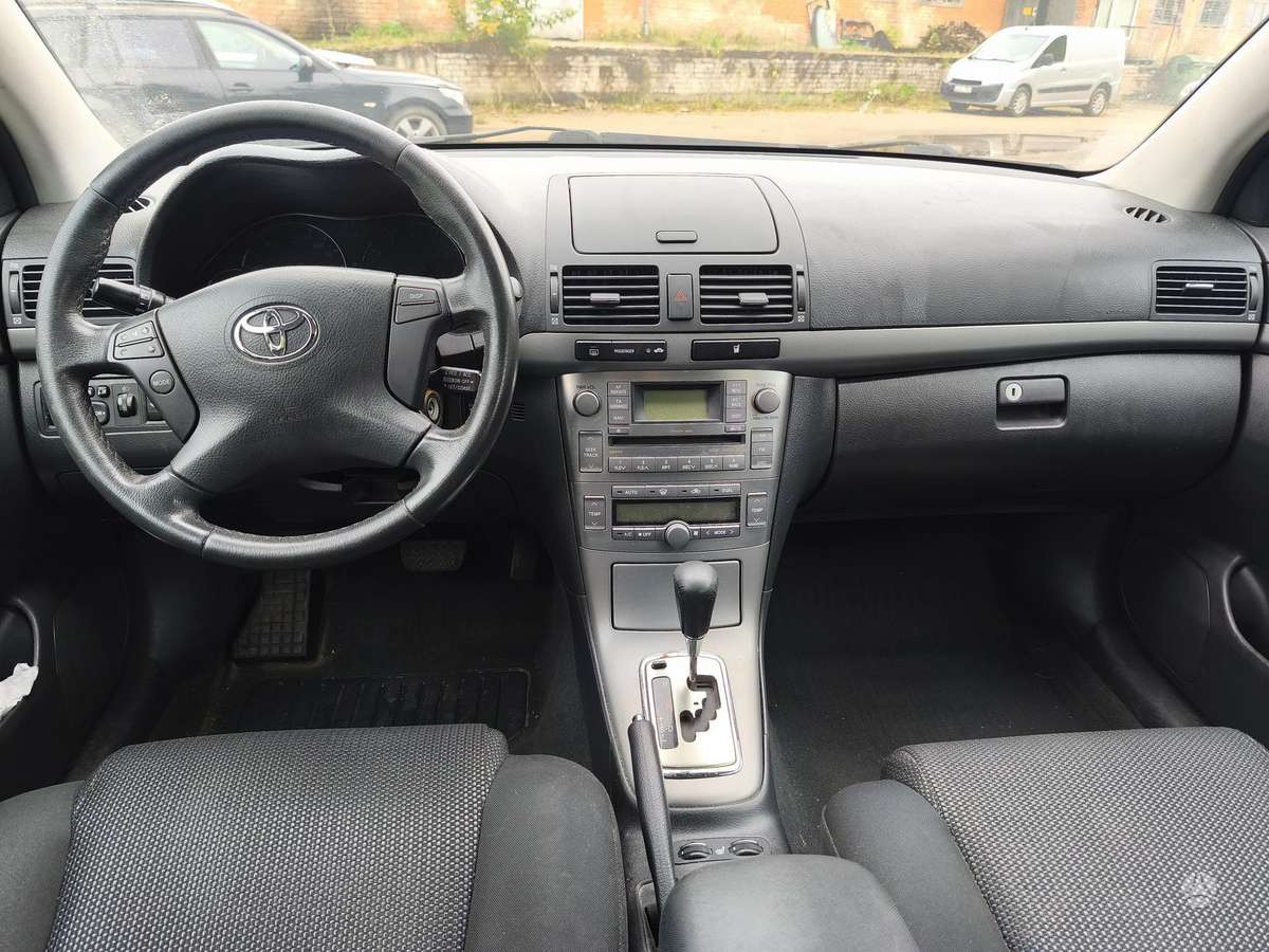 Toyota Avensis - 7