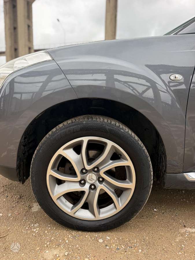 Citroën C-Crosser - 9
