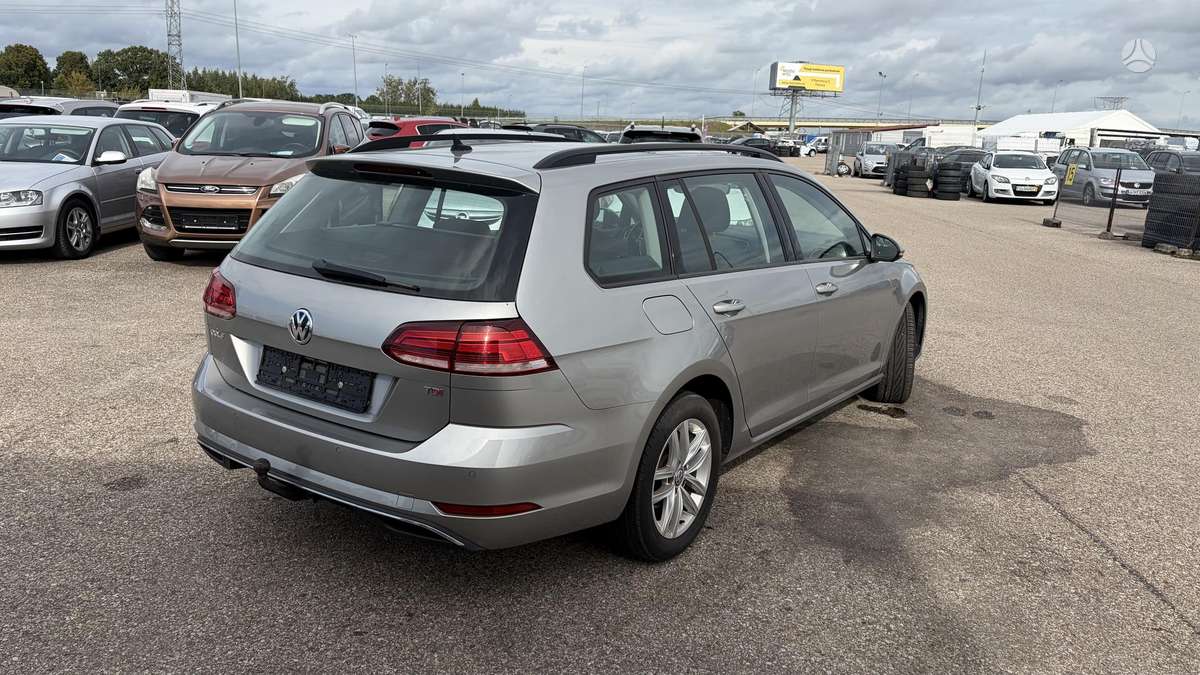 Volkswagen Golf - 5