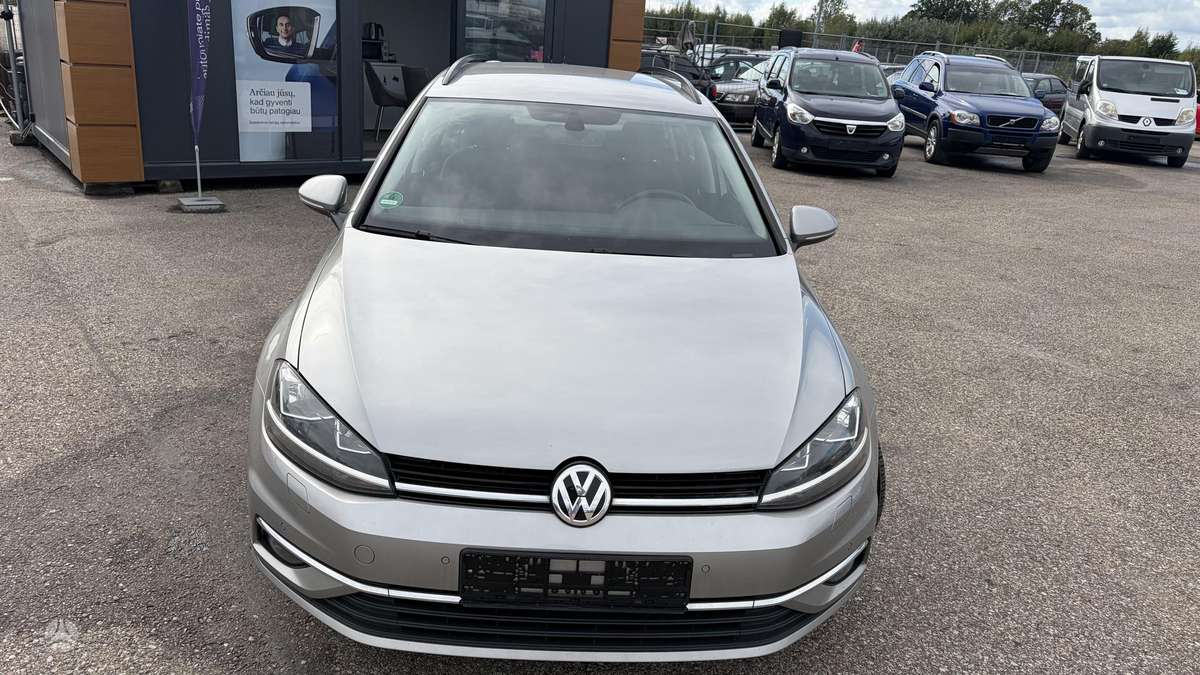 Volkswagen Golf - 10