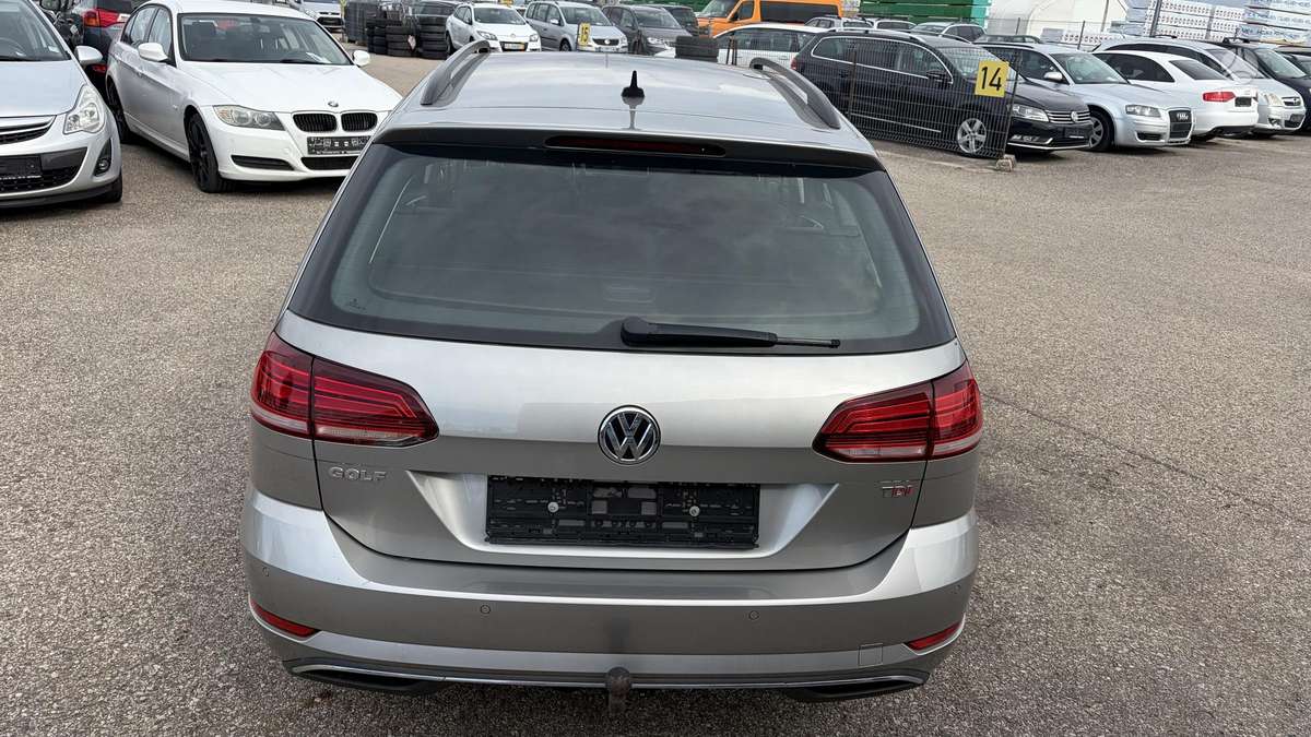 Volkswagen Golf - 11