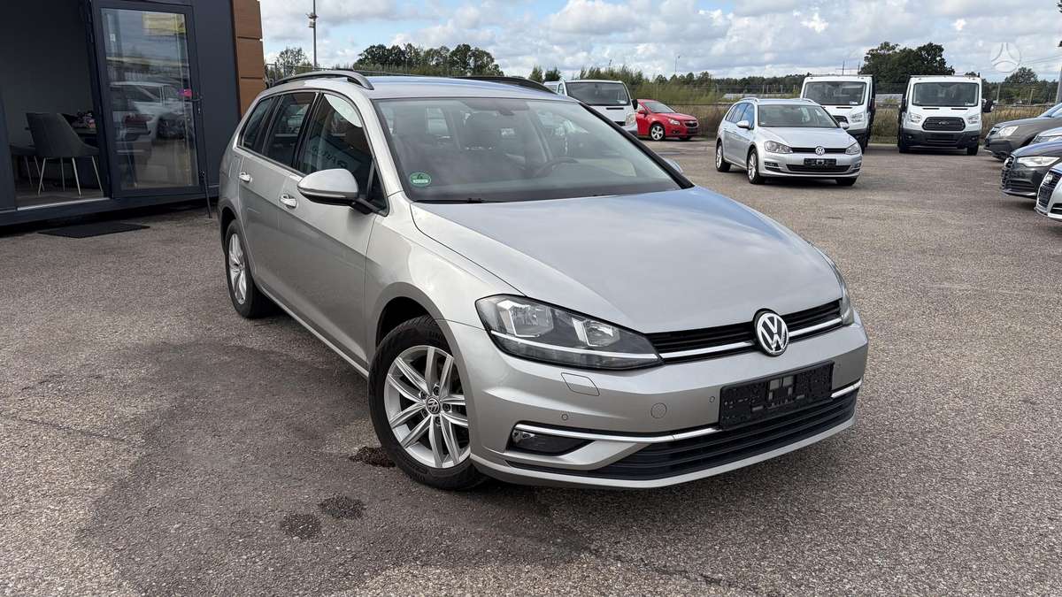 Volkswagen Golf - 1