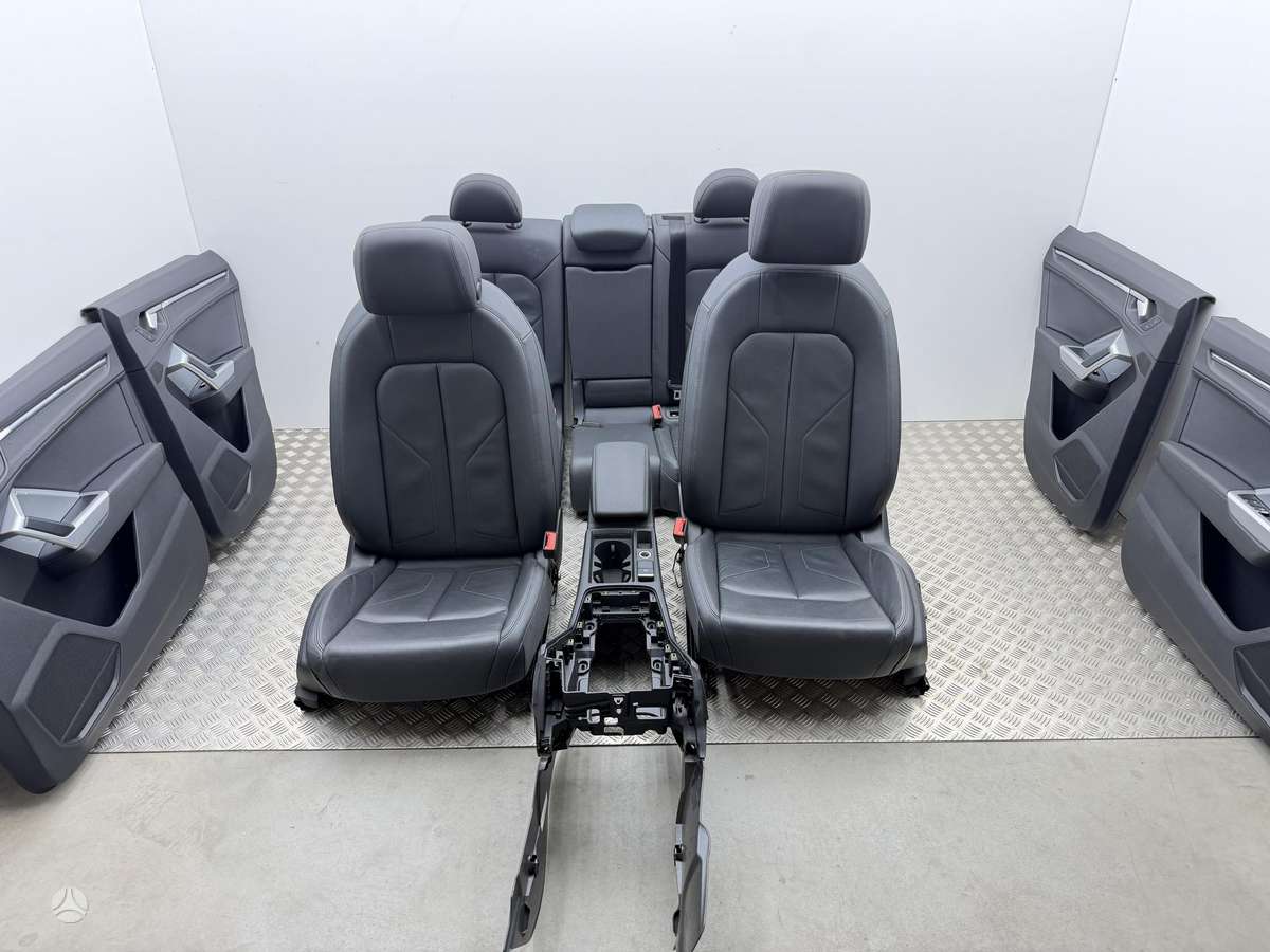 Audi Q3 salono detalės