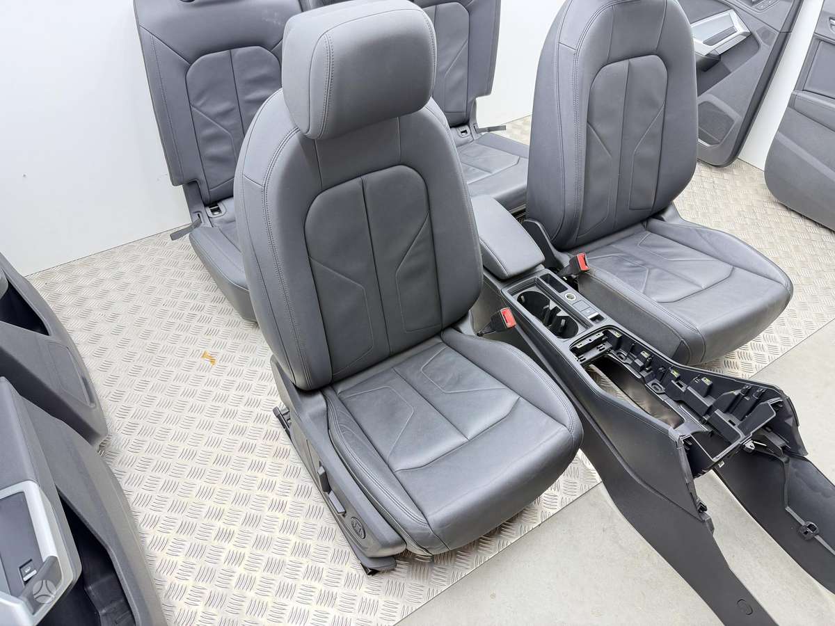 Audi Q3 salono detalės