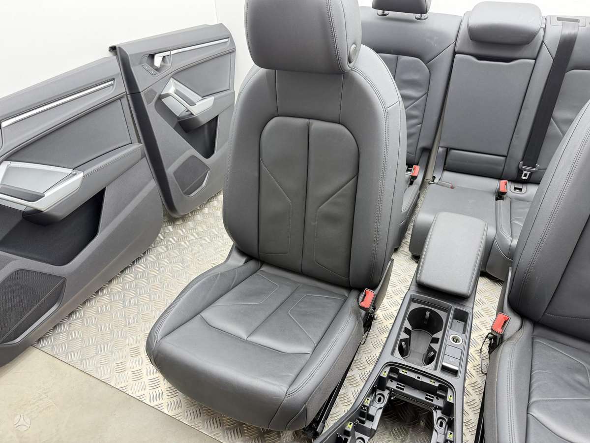 Audi Q3 salono detalės