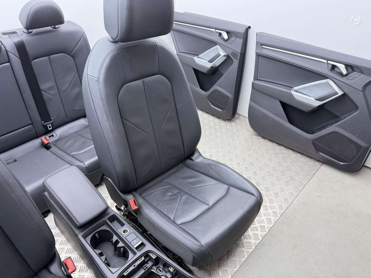 Audi Q3 salono detalės