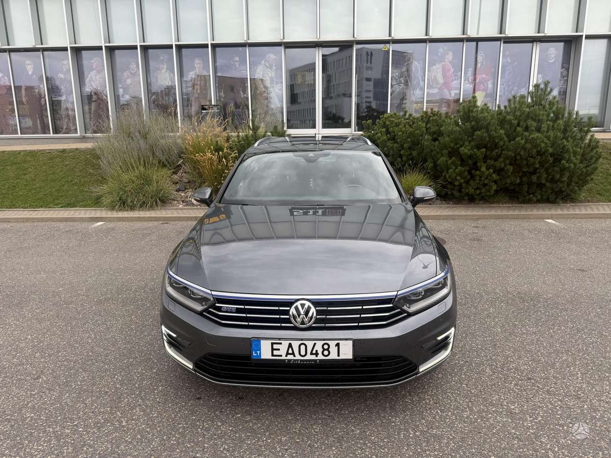 Volkswagen Passat - 2