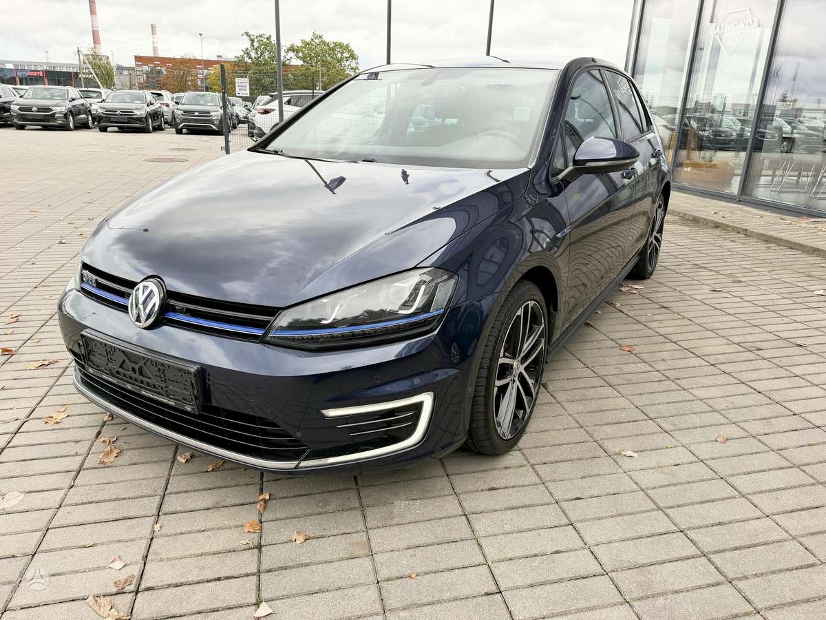 Volkswagen Golf - 1