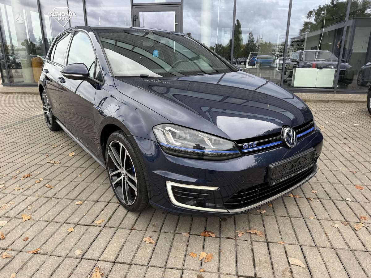 Volkswagen Golf - 2