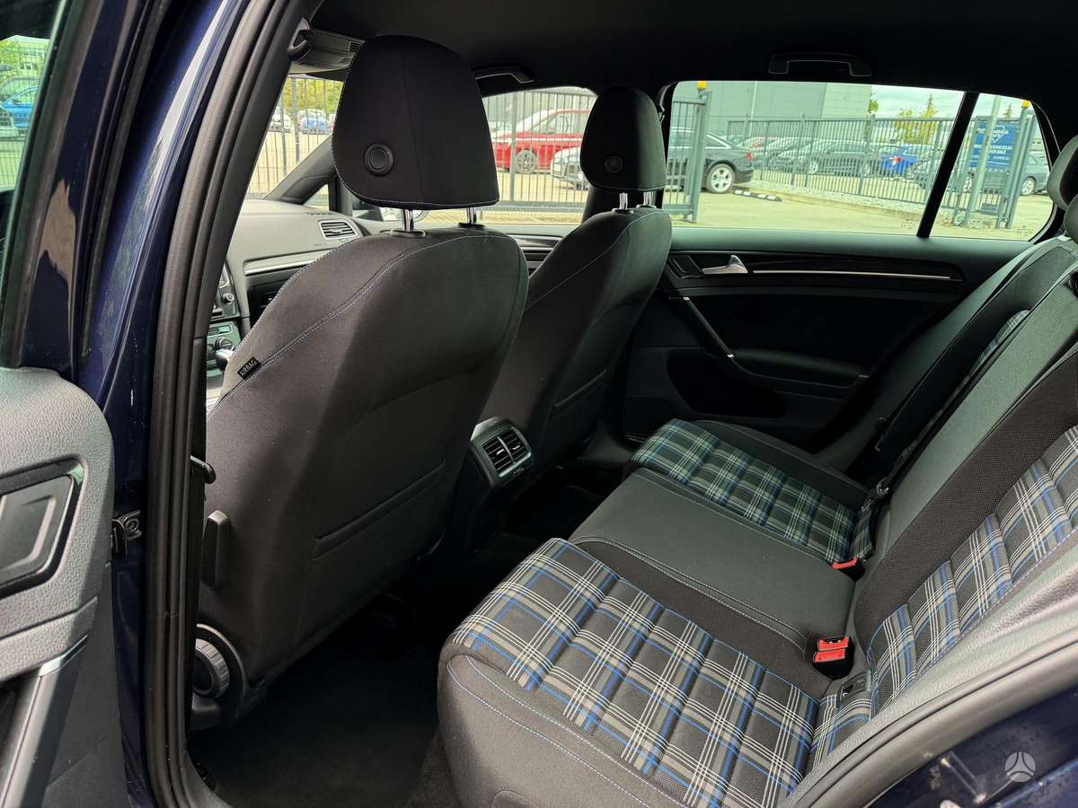 Volkswagen Golf - 9
